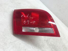 Audi A3 S3 8P Lampy tylnej klapy bagażnika 8P4945093