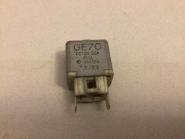 Toyota Avensis T220 Other relay 5J27