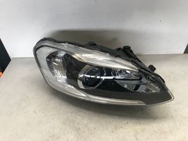 Volvo XC60 Lampa przednia 