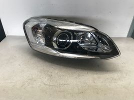 Volvo XC60 Lampa przednia 