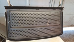 Volkswagen Golf III Grilles/couvercle de haut-parleur arrière 1H6867769