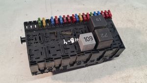 Volkswagen PASSAT B4 Module de fusibles 357937039