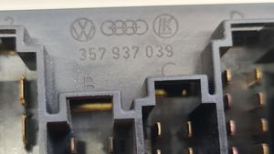 Volkswagen PASSAT B4 Module de fusibles 357937039