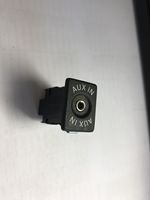 Volkswagen Touran II Câble adaptateur AUX 5M0035724