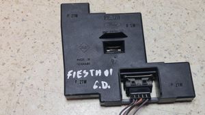 Ford Fiesta Parte del faro posteriore 96FG13N004AB