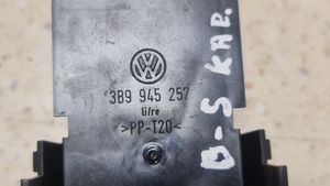 Volkswagen PASSAT B5 Element lampy tylnej 3B9945257