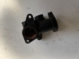 Audi A4 S4 B5 8D Tuyau de liquide de refroidissement moteur 058121133B