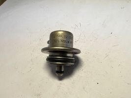 BMW 3 E36 Régulateur de pression de carburant 72154800