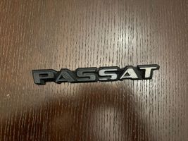 Volkswagen PASSAT B2 Значок производителя / буквы модели 321853687BE