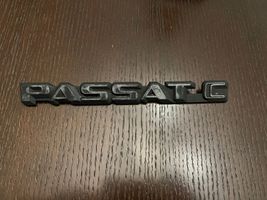 Volkswagen PASSAT B2 Значок производителя / буквы модели 321853687AE
