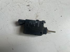 Opel Zafira A Motorino del tappo del serbatoio del carburante 90589918