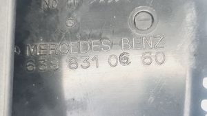 Mercedes-Benz Vito Viano W638 Kojelaudan sivutuuletussuuttimen kehys 6388310660