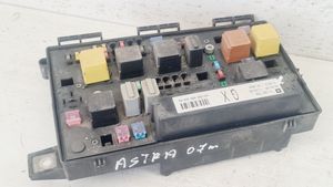 Opel Astra H Module de fusibles 13206750