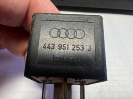 Audi A4 S4 B5 8D Inne przekaźniki 443951253J