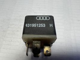 Audi A4 S4 B5 8D Kita rėlė 431951253