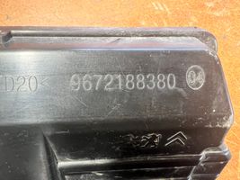 Citroen C4 II Couvercle de boîte à fusibles 9672188380