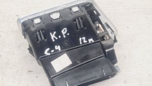 Citroen C4 II Kojelaudan sivutuuletussuuttimen kehys 9676609777