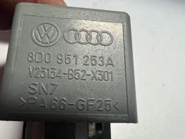 Audi A3 S3 A3 Sportback 8P Inne przekaźniki 8D0951253A