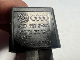 Audi A3 S3 A3 Sportback 8P Kita rėlė 1K0951253A