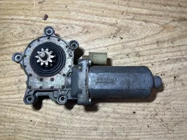 Renault Laguna I Moteur de lève-vitre de porte arrière 0130821640