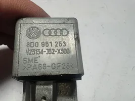 Audi A4 S4 B6 8E 8H Kita rėlė 8D0951253