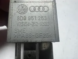 Audi A4 S4 B6 8E 8H Autres relais 8D0951253