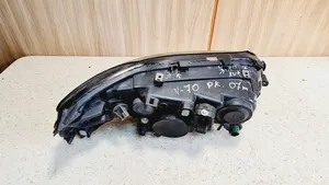 Volvo V70 Lampa przednia 30698846