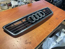 Audi A6 S6 C5 4B Etupuskurin ylempi jäähdytinsäleikkö 4B0853651A