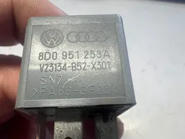 Audi A3 S3 8L Muu rele 8D0951253A