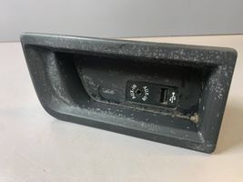 BMW 3 F30 F35 F31 Gniazdo / Złącze AUX 9207357