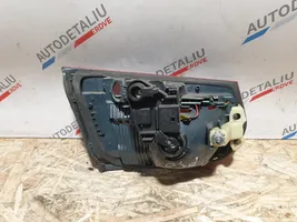 BMW 3 F30 F35 F31 Aizmugurējais lukturis pārsegā 7371112