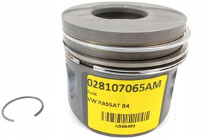 Volkswagen PASSAT B4 Piston 028107065AM