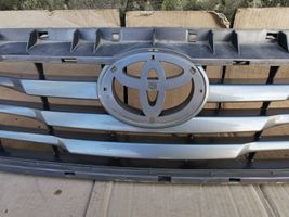 Toyota Hilux (AN10, AN20, AN30) Grille calandre supérieure de pare-chocs avant 531110K480