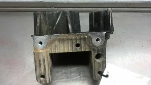 Nissan Interstar Soporte de montaje del motor 7700312O57