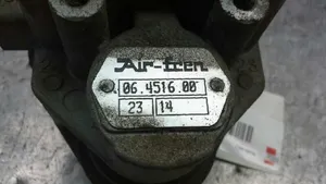 Iveco Stralis Pompa dell’aria secondaria 06451600