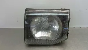 Mitsubishi Montero Lampa przednia 