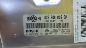Volkswagen Passat Alltrack Moottorin ohjainlaite/moduuli 0281010701