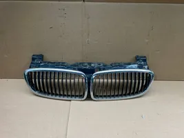 BMW 7 E65 E66 Griglia superiore del radiatore paraurti anteriore 