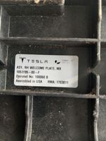 Tesla Model X Sivuhelman takalista 105319500F