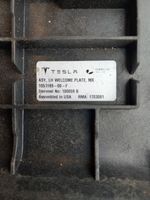 Tesla Model X Sivuhelman etulista 105318900F