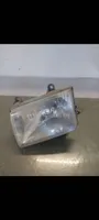 Mazda B2500 Lampa przednia 10016300