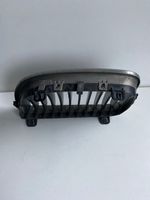 BMW 1 E82 E88 Maskownica / Grill / Atrapa górna chłodnicy 7077130