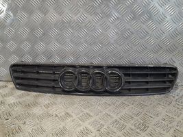 Audi A3 S3 8L Grotelės viršutinės 8L0807683