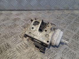 Audi A4 S4 B5 8D Serratura portiera anteriore 8D2837016F