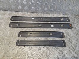 Mercedes-Benz E W211 Set di rifiniture davanzale (interno) 