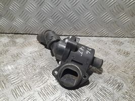 Audi A4 S4 B6 8E 8H Boîtier de thermostat 06B121111K