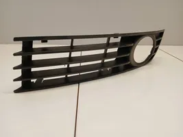 Audi A4 S4 B6 8E 8H Grille inférieure de pare-chocs avant 8E0807681