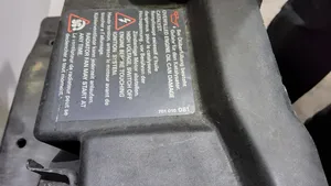 Volkswagen Golf IV Jäähdyttimen kehyksen suojapaneeli 701010081