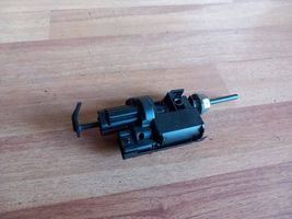 Renault Clio III Serratura del tappo del serbatoio del carburante 8200305732