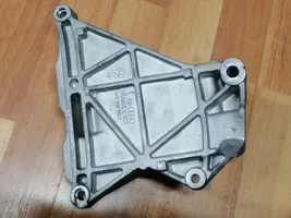 Volkswagen Touareg I Soporte del alternador 070903143C